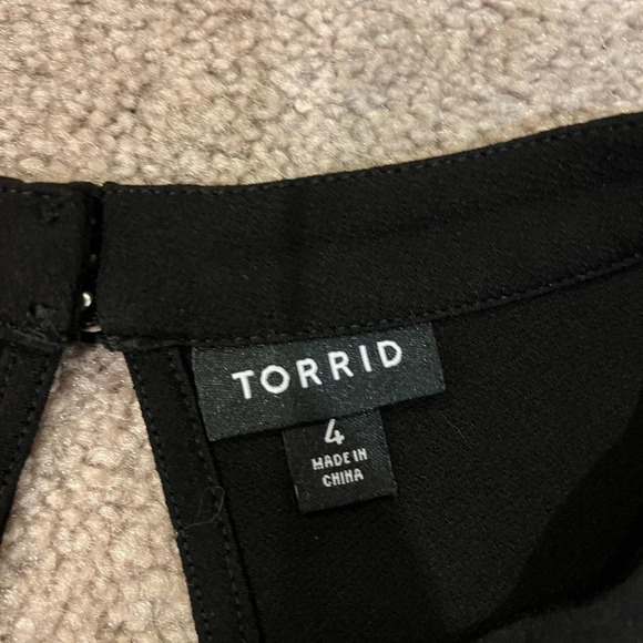 Torrid Keyhole Blouse - Picture 4 of 5